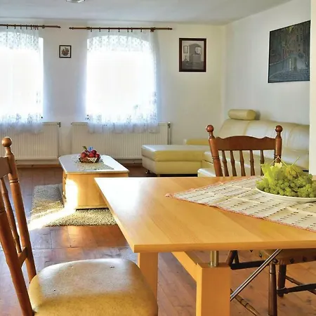 Σπίτι διακοπών Four Bedroom Holiday In *